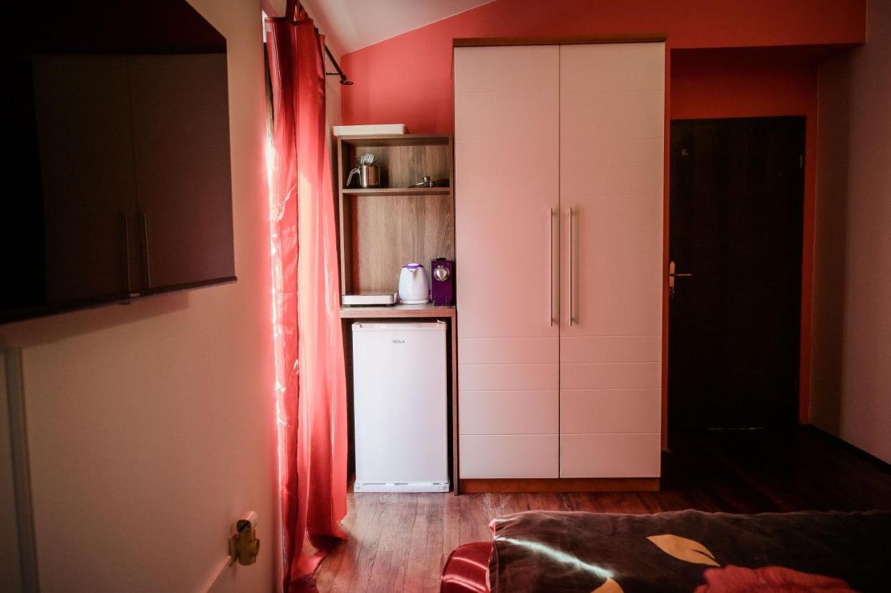 And Tacy Apartma *